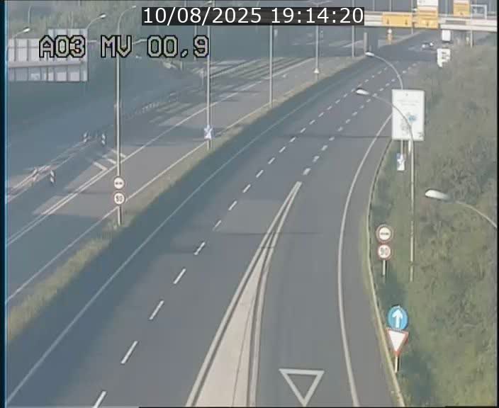 Traffic live webcam Luxembourg Croix de Gasperich - A3 - BK 0.4 - direction Luxembourg