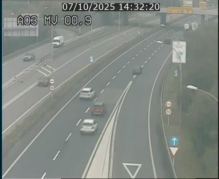 <h2>Traffic live webcam Luxembourg Croix de Gasperich - A3 - BK 0.4 - direction Luxembourg</h2>