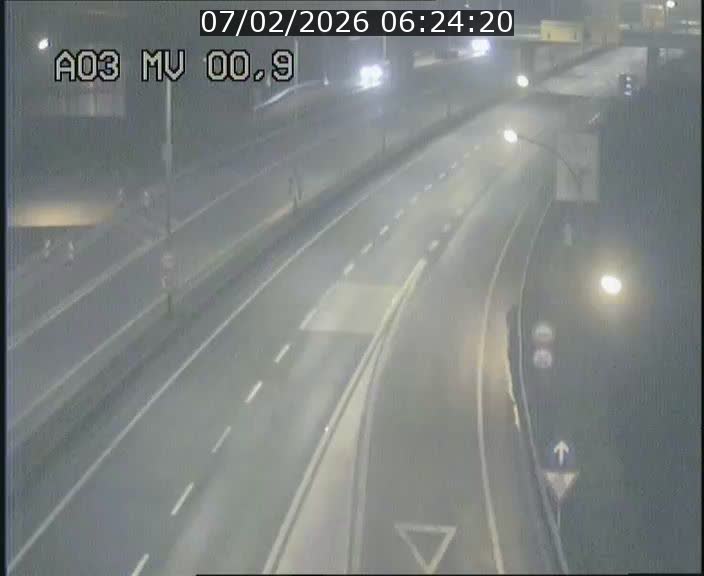 Traffic live webcam Luxembourg Croix de Gasperich - A3 - BK 0.4 - direction Luxembourg