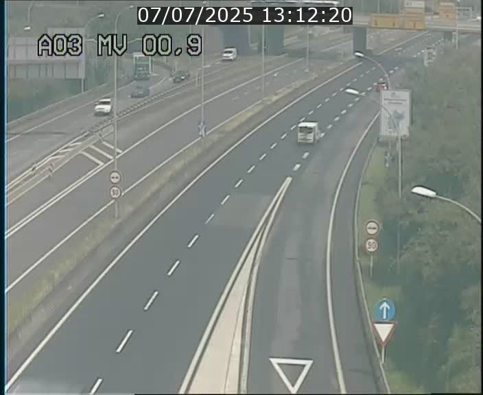<h2>Traffic live webcam Luxembourg Croix de Gasperich - A3 - BK 0.4 - direction Luxembourg</h2>