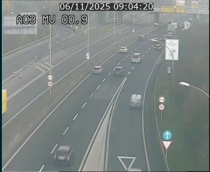 Traffic live webcam Luxembourg Croix de Gasperich - A3 - BK 0.4 - direction Luxembourg