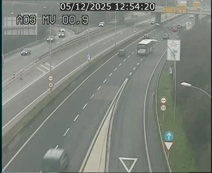 <h2>Traffic live webcam Luxembourg Croix de Gasperich - A3 - BK 0.4 - direction Luxembourg</h2>