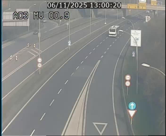 <h2>Traffic live webcam Luxembourg Croix de Gasperich - A3 - BK 0.4 - direction Luxembourg</h2>