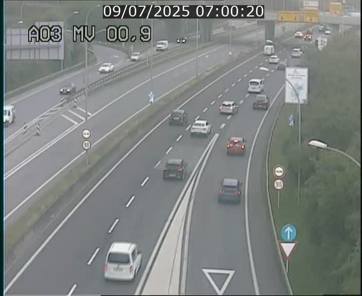 <h2>Traffic live webcam Luxembourg Croix de Gasperich - A3 - BK 0.4 - direction Luxembourg</h2>