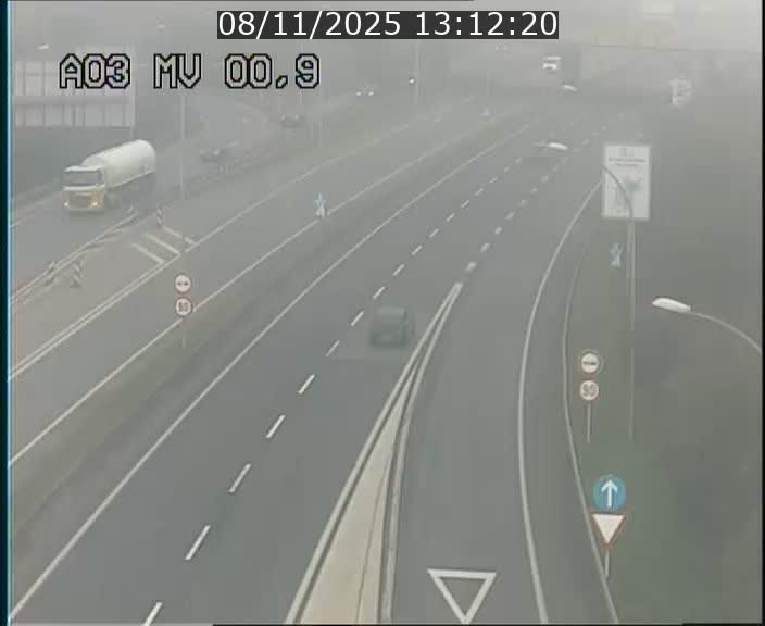 <h2>Traffic live webcam Luxembourg Croix de Gasperich - A3 - BK 0.4 - direction Luxembourg</h2>