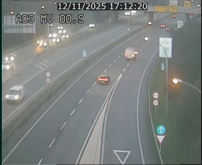<h2>Traffic live webcam Luxembourg Croix de Gasperich - A3 - BK 0.4 - direction Luxembourg</h2>