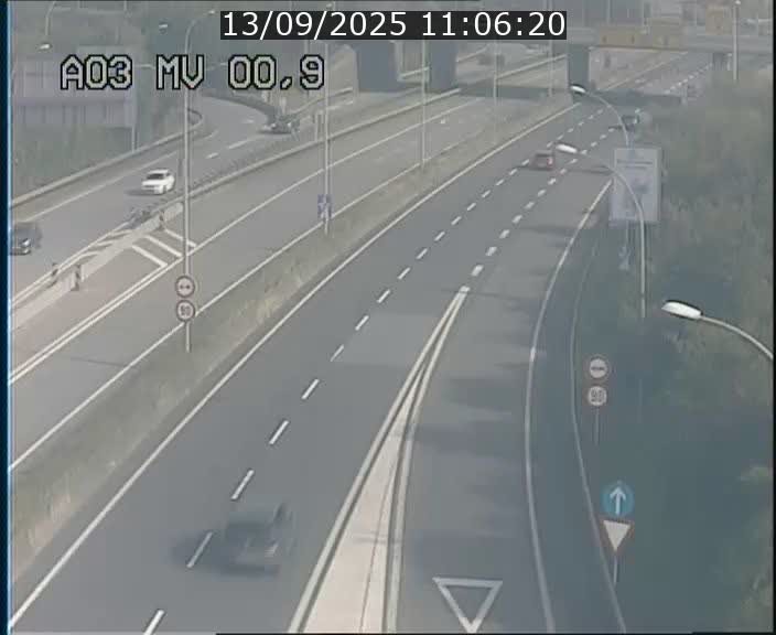 Traffic live webcam Luxembourg Croix de Gasperich - A3 - BK 0.4 - direction Luxembourg