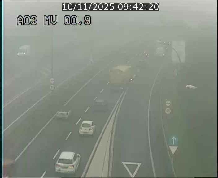 Traffic live webcam Luxembourg Croix de Gasperich - A3 - BK 0.4 - direction Luxembourg