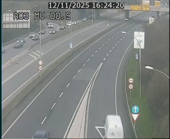 <h2>Traffic live webcam Luxembourg Croix de Gasperich - A3 - BK 0.4 - direction Luxembourg</h2>