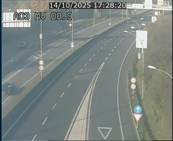 <h2>Traffic live webcam Luxembourg Croix de Gasperich - A3 - BK 0.4 - direction Luxembourg</h2>