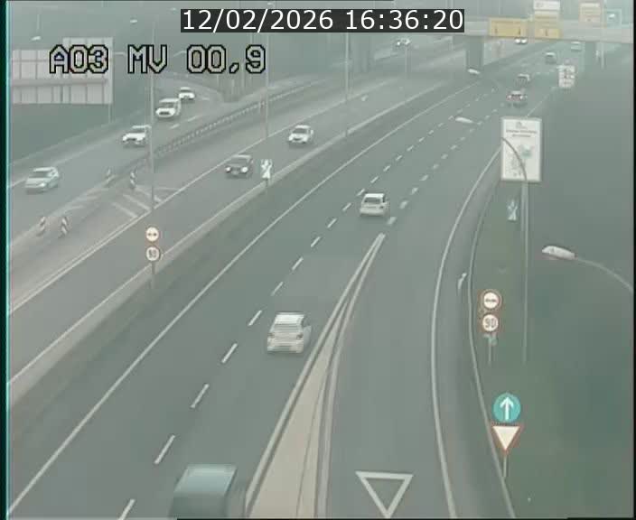 <h2>Traffic live webcam Luxembourg Croix de Gasperich - A3 - BK 0.4 - direction Luxembourg</h2>