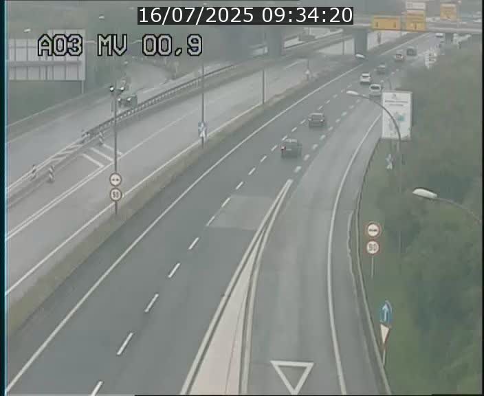 Traffic live webcam Luxembourg Croix de Gasperich - A3 - BK 0.4 - direction Luxembourg
