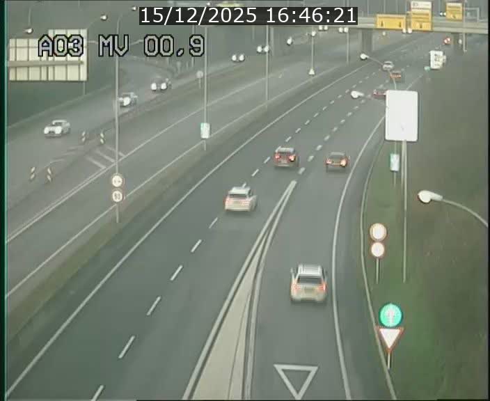 <h2>Traffic live webcam Luxembourg Croix de Gasperich - A3 - BK 0.4 - direction Luxembourg</h2>