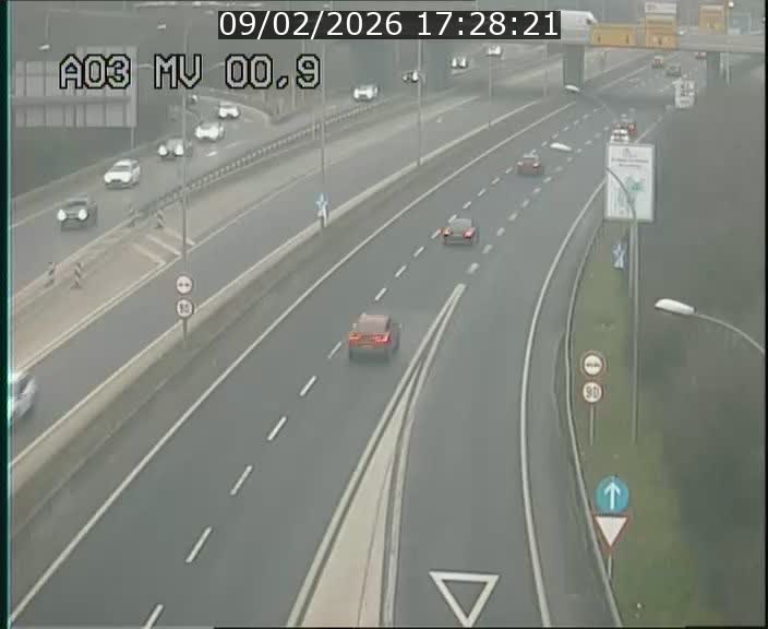 <h2>Traffic live webcam Luxembourg Croix de Gasperich - A3 - BK 0.4 - direction Luxembourg</h2>