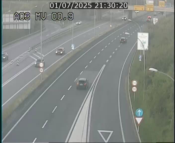 Traffic live webcam Luxembourg Croix de Gasperich - A3 - BK 0.4 - direction Luxembourg