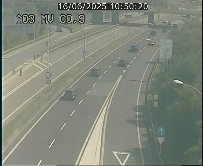 Traffic live webcam Luxembourg Croix de Gasperich - A3 - BK 0.4 - direction Luxembourg