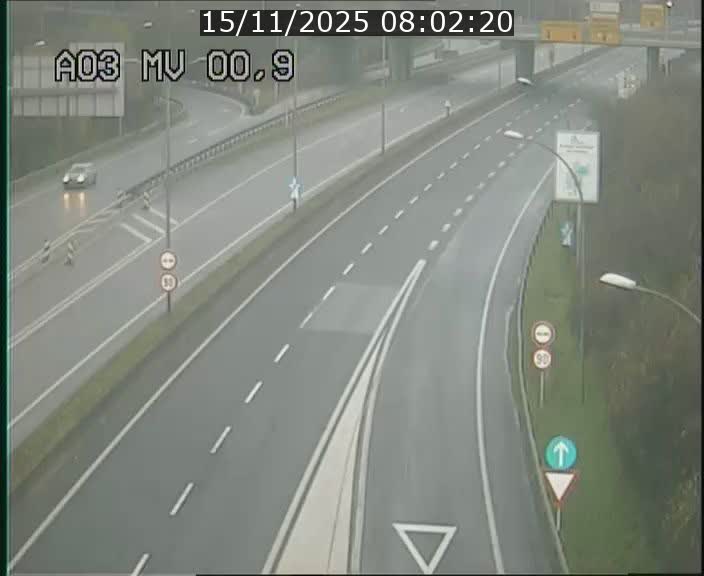 Traffic live webcam Luxembourg Croix de Gasperich - A3 - BK 0.4 - direction Luxembourg