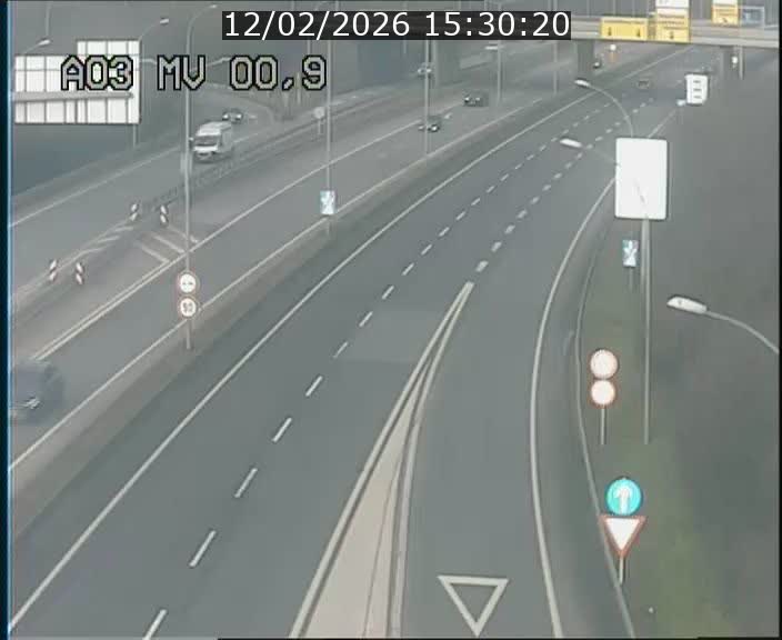<h2>Traffic live webcam Luxembourg Croix de Gasperich - A3 - BK 0.4 - direction Luxembourg</h2>