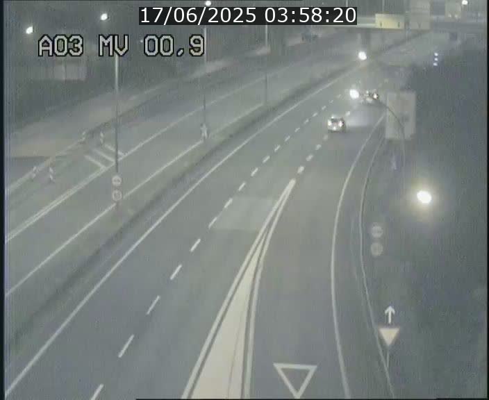 Traffic live webcam Luxembourg Croix de Gasperich - A3 - BK 0.4 - direction Luxembourg