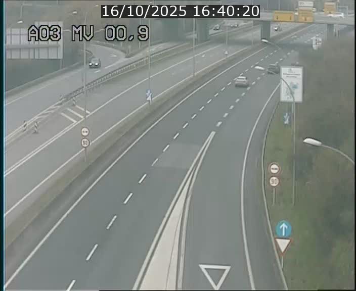 Traffic live webcam Luxembourg Croix de Gasperich - A3 - BK 0.4 - direction Luxembourg