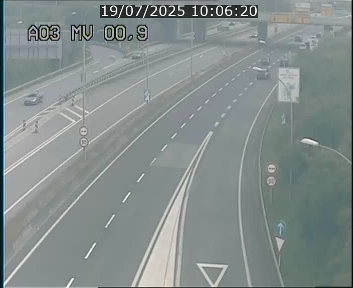 <h2>Traffic live webcam Luxembourg Croix de Gasperich - A3 - BK 0.4 - direction Luxembourg</h2>
