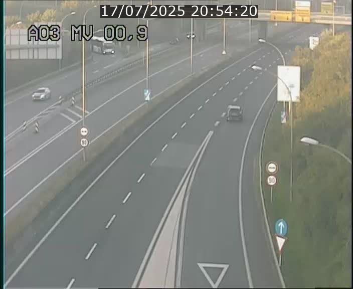 <h2>Traffic live webcam Luxembourg Croix de Gasperich - A3 - BK 0.4 - direction Luxembourg</h2>