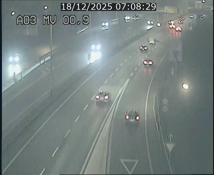 Traffic live webcam Luxembourg Croix de Gasperich - A3 - BK 0.4 - direction Luxembourg