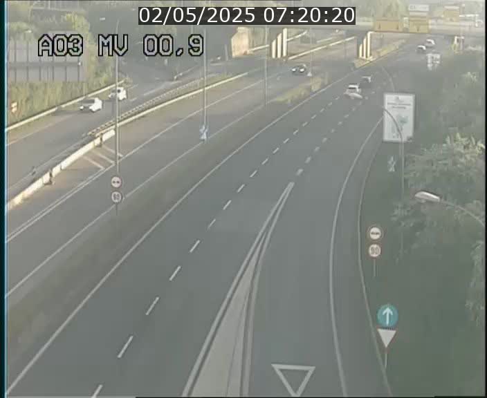 Traffic live webcam Luxembourg Croix de Gasperich - A3 - BK 0.4 - direction Luxembourg