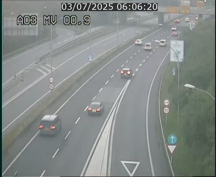 Traffic live webcam Luxembourg Croix de Gasperich - A3 - BK 0.4 - direction Luxembourg