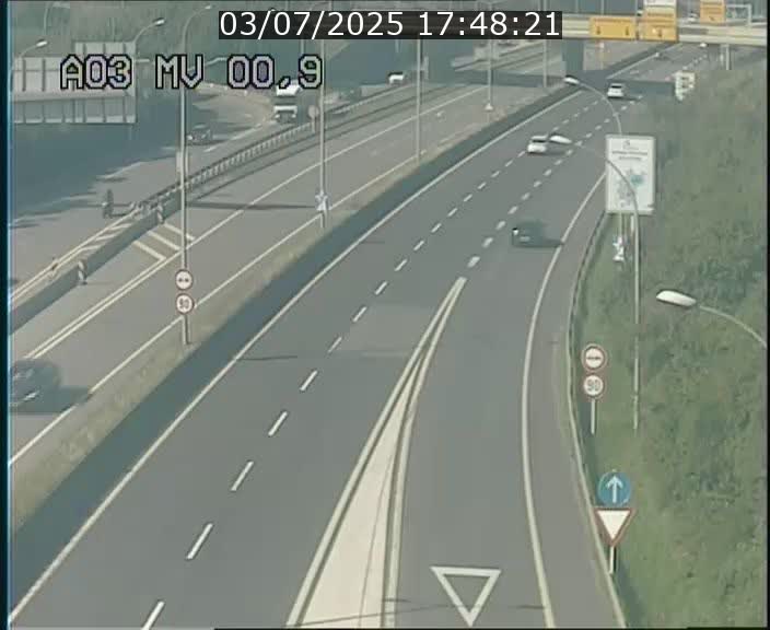 Traffic live webcam Luxembourg Croix de Gasperich - A3 - BK 0.4 - direction Luxembourg