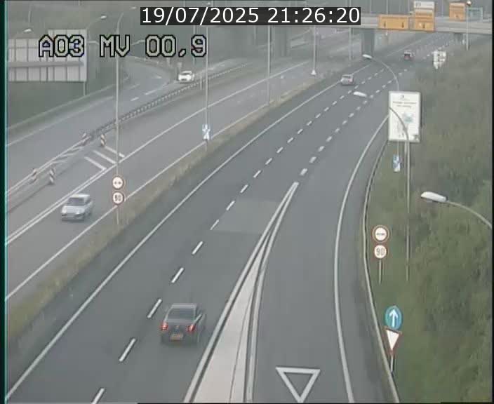 Traffic live webcam Luxembourg Croix de Gasperich - A3 - BK 0.4 - direction Luxembourg