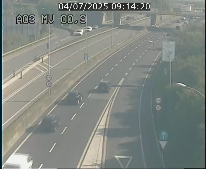 Traffic live webcam Luxembourg Croix de Gasperich - A3 - BK 0.4 - direction Luxembourg