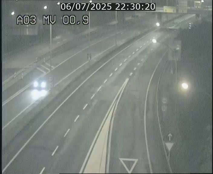 Traffic live webcam Luxembourg Croix de Gasperich - A3 - BK 0.4 - direction Luxembourg