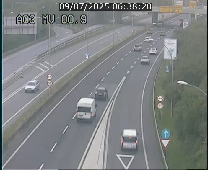 Traffic live webcam Luxembourg Croix de Gasperich - A3 - BK 0.4 - direction Luxembourg