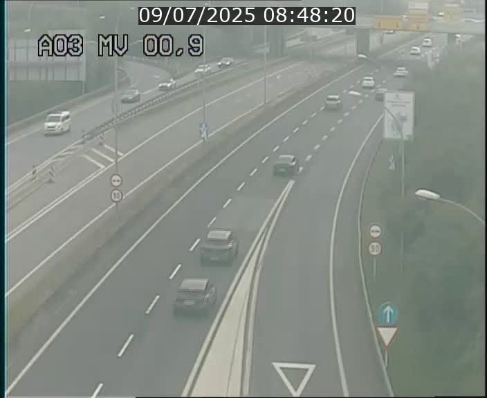 Traffic live webcam Luxembourg Croix de Gasperich - A3 - BK 0.4 - direction Luxembourg