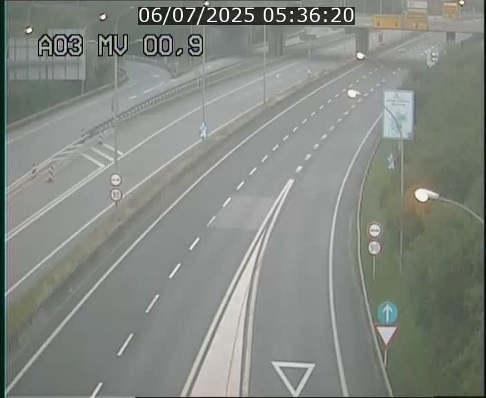 Traffic live webcam Luxembourg Croix de Gasperich - A3 - BK 0.4 - direction Luxembourg