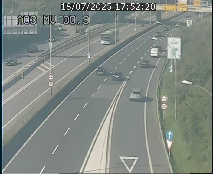 Traffic live webcam Luxembourg Croix de Gasperich - A3 - BK 0.4 - direction Luxembourg