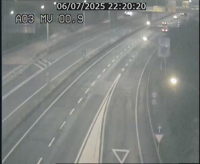 Traffic live webcam Luxembourg Croix de Gasperich - A3 - BK 0.4 - direction Luxembourg