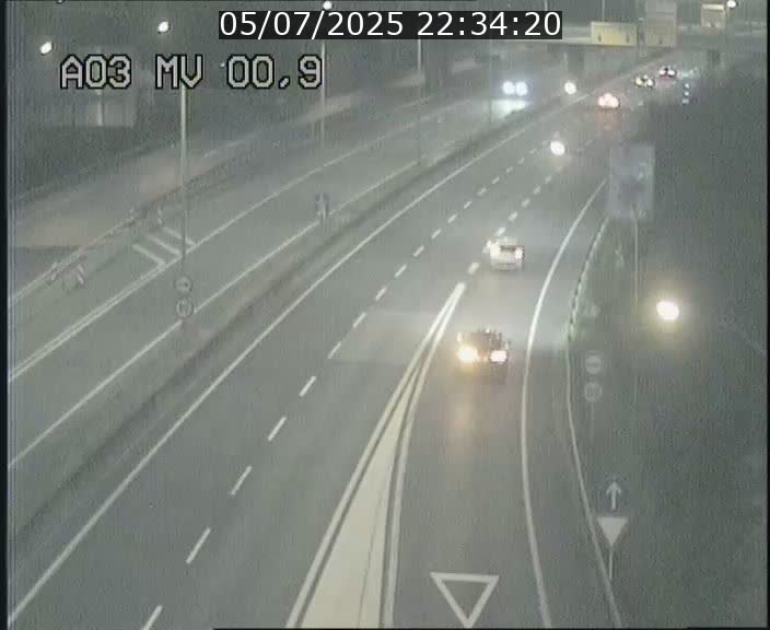 Traffic live webcam Luxembourg Croix de Gasperich - A3 - BK 0.4 - direction Luxembourg