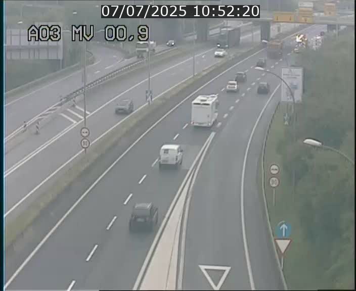 Traffic live webcam Luxembourg Croix de Gasperich - A3 - BK 0.4 - direction Luxembourg