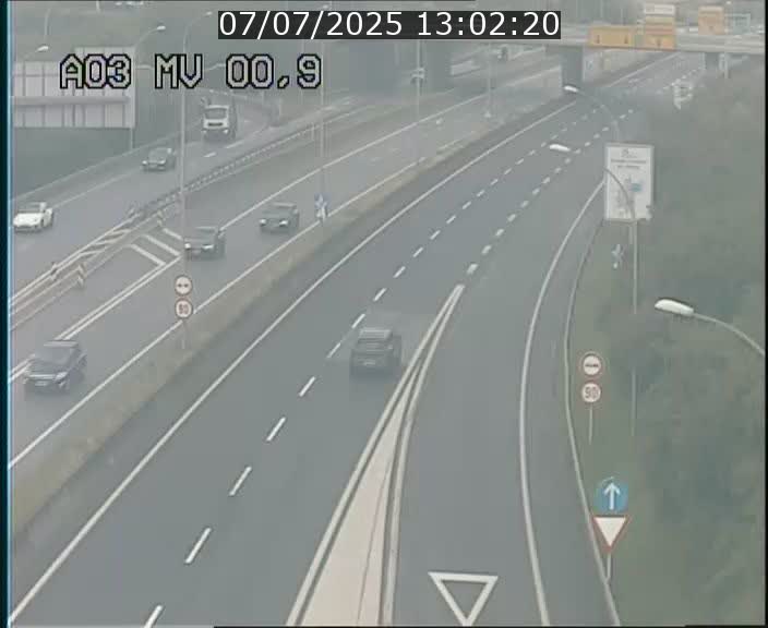 Traffic live webcam Luxembourg Croix de Gasperich - A3 - BK 0.4 - direction Luxembourg