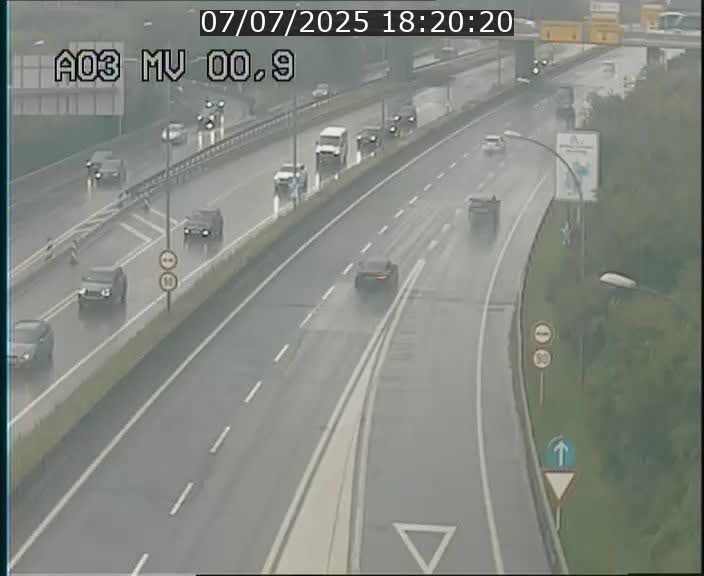 Traffic live webcam Luxembourg Croix de Gasperich - A3 - BK 0.4 - direction Luxembourg