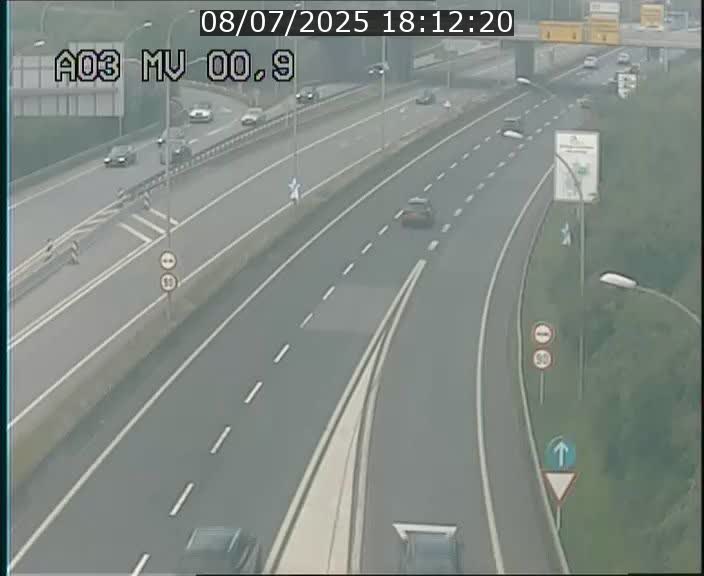 Traffic live webcam Luxembourg Croix de Gasperich - A3 - BK 0.4 - direction Luxembourg