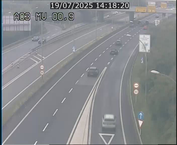 Traffic live webcam Luxembourg Croix de Gasperich - A3 - BK 0.4 - direction Luxembourg