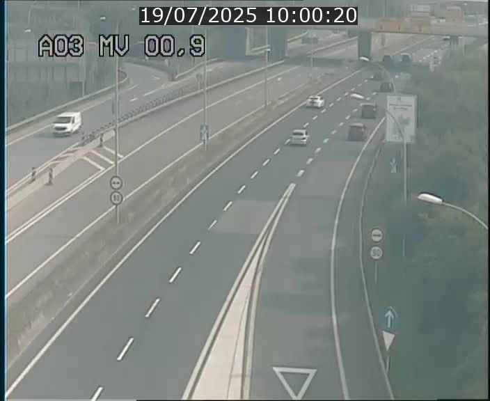Traffic live webcam Luxembourg Croix de Gasperich - A3 - BK 0.4 - direction Luxembourg