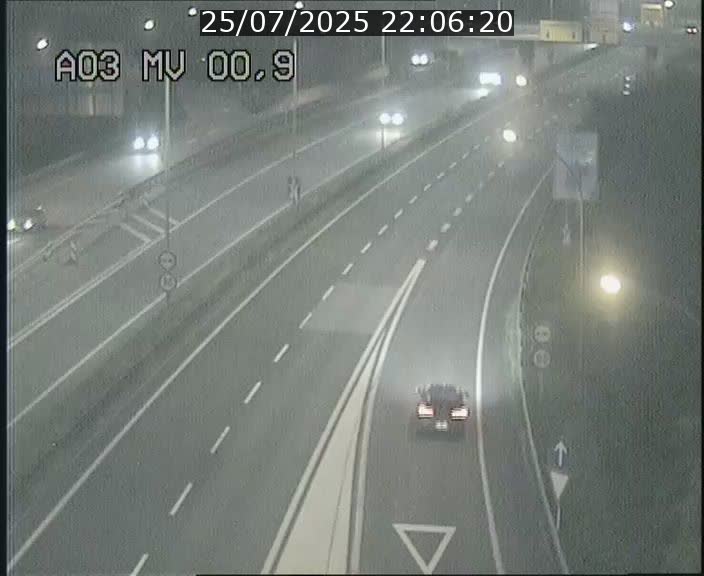 Traffic live webcam Luxembourg Croix de Gasperich - A3 - BK 0.4 - direction Luxembourg