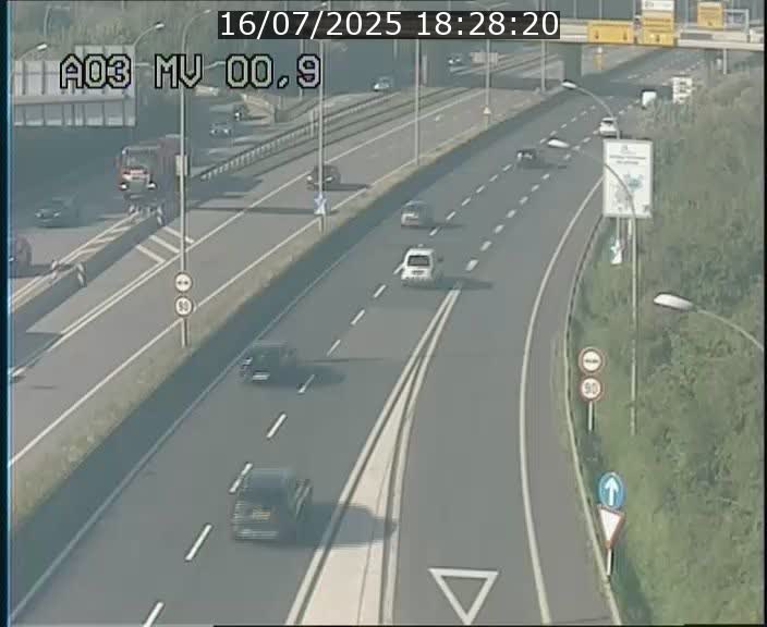 Traffic live webcam Luxembourg Croix de Gasperich - A3 - BK 0.4 - direction Luxembourg