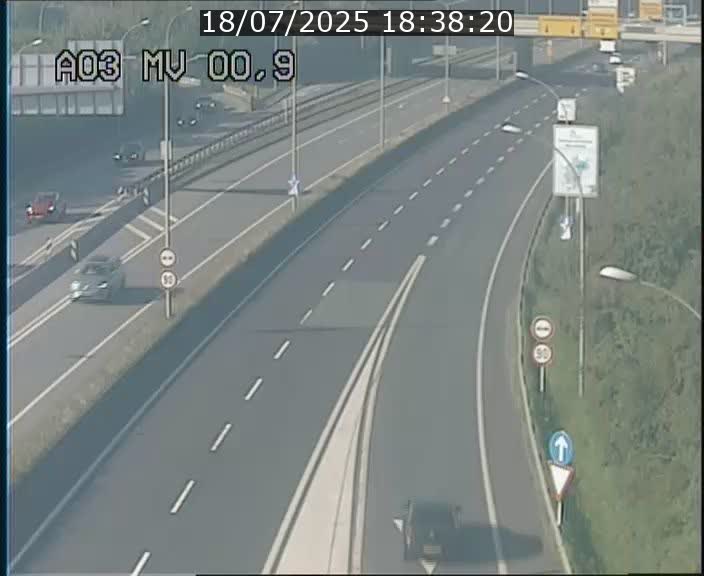 Traffic live webcam Luxembourg Croix de Gasperich - A3 - BK 0.4 - direction Luxembourg