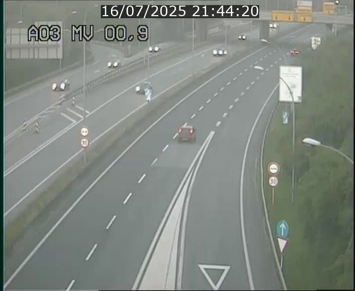 Traffic live webcam Luxembourg Croix de Gasperich - A3 - BK 0.4 - direction Luxembourg