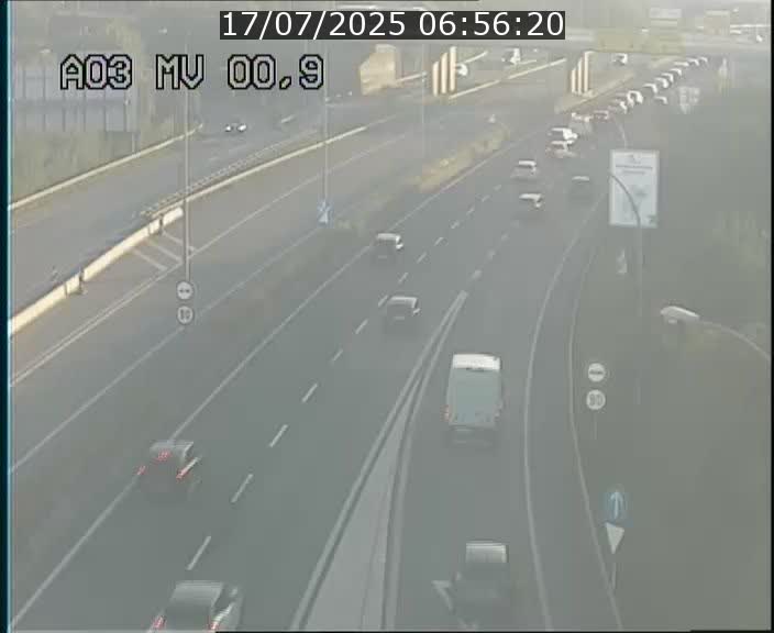 Traffic live webcam Luxembourg Croix de Gasperich - A3 - BK 0.4 - direction Luxembourg